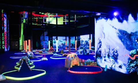 Blacklight Adventure Golf Thumbnail